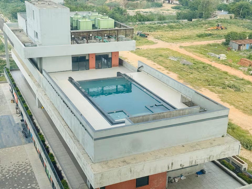 Oasis - Warm Luxury 1BHK Apartment - Tap to explore photos