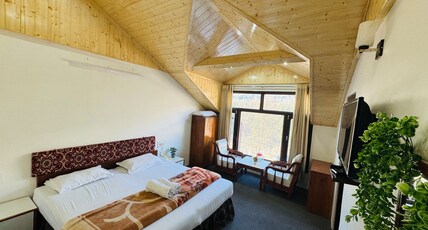 HOTEL SHASHANI Room Type - Deluxe Family Room - Four Bedded HOTEL SHASHANI Room Type - Deluxe Family Room - Four Bedded