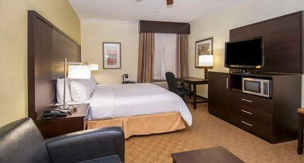 Holiday Inn Express & Suites HOUSTON NORTH INTERCONTINENTAL Room Type - 1 King Bed Standard Comm Accessible Tub
