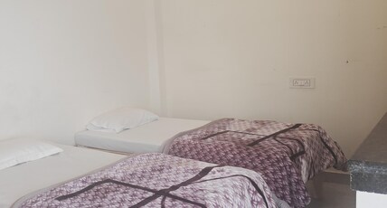 Sharan Homestay Room Type - 1 room 3 single bed