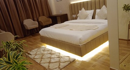 Hotel Loop Inn Room Type - Superior Deluxe Room with Balcony