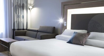 Novotel Chateau De Versailles Room Type - Superior Room with a queen-size bed Novotel Chateau De Versailles Room Type - Superior Room with a queen-size bed