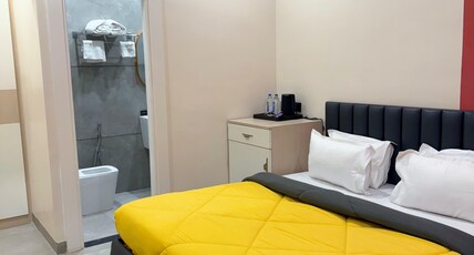 The Eagle Hotel & Restaurant Room Type - Deluxe Queen Bed Room