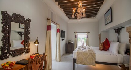 Amritara Chandra Mahal Haveli Room Type - Royal Suite with Terrace and Jacuzzi