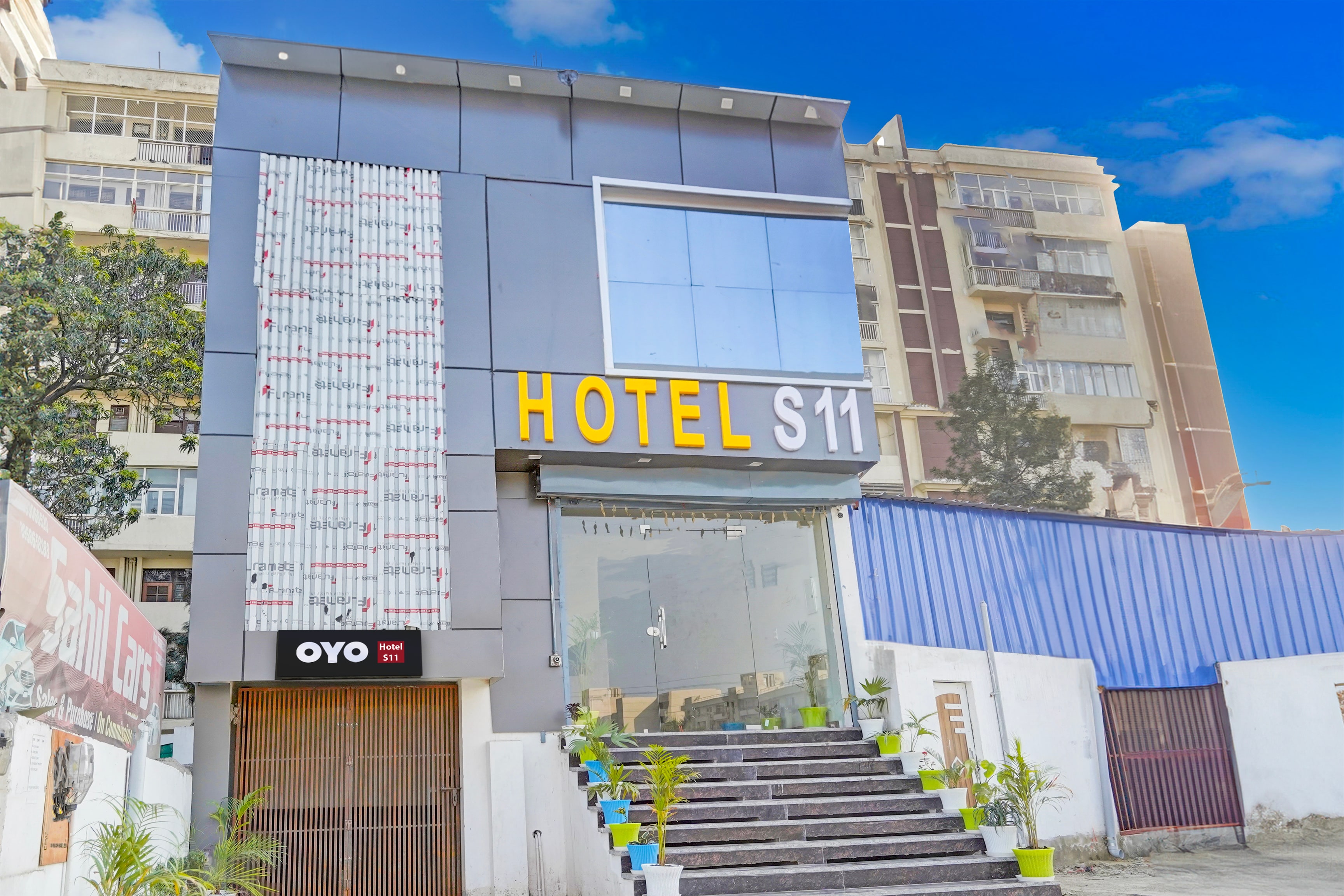 Hotel O S - Tap to explore photos