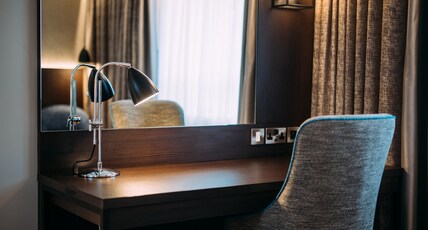 Crowne Plaza BELFAST Room Type - 1 King Standard Sofa Bed Crowne Plaza BELFAST Room Type - 1 King Standard Sofa Bed