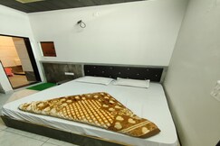 Hotel Raj Krishnam Khatushyam Ji