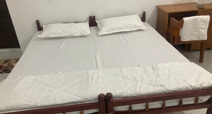 V-host Room Type - Double Non AC Room