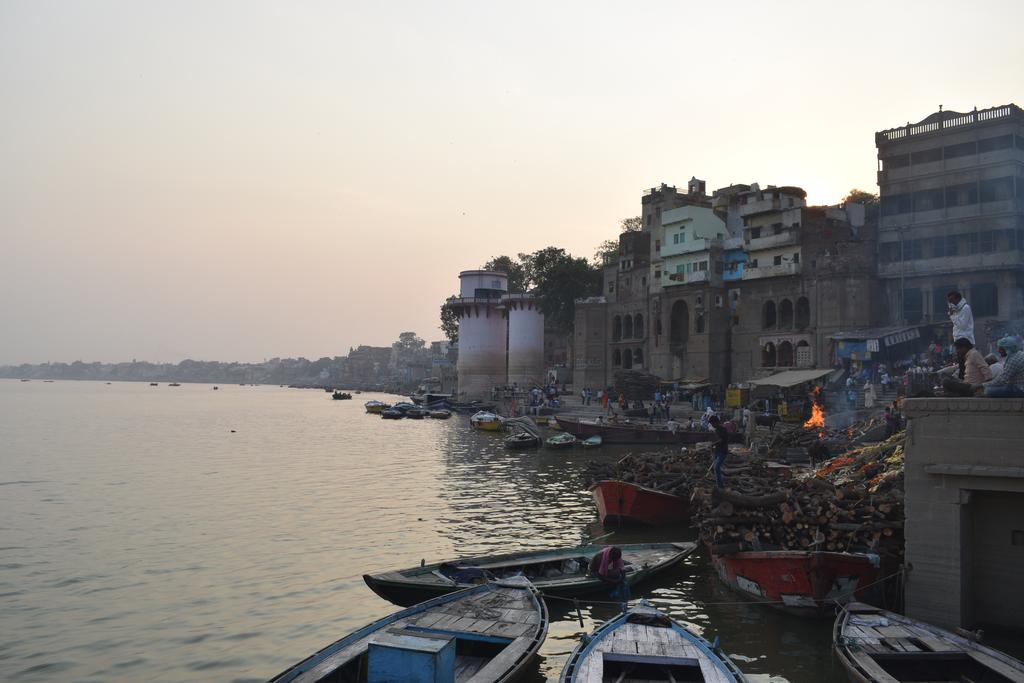 Shri Vinayak Guest House Varanasi - Tap to explore photos