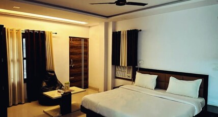 Hotel Pink Paradise Room Type - Standard King Bed