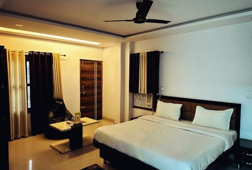 Hotel Pink Paradise