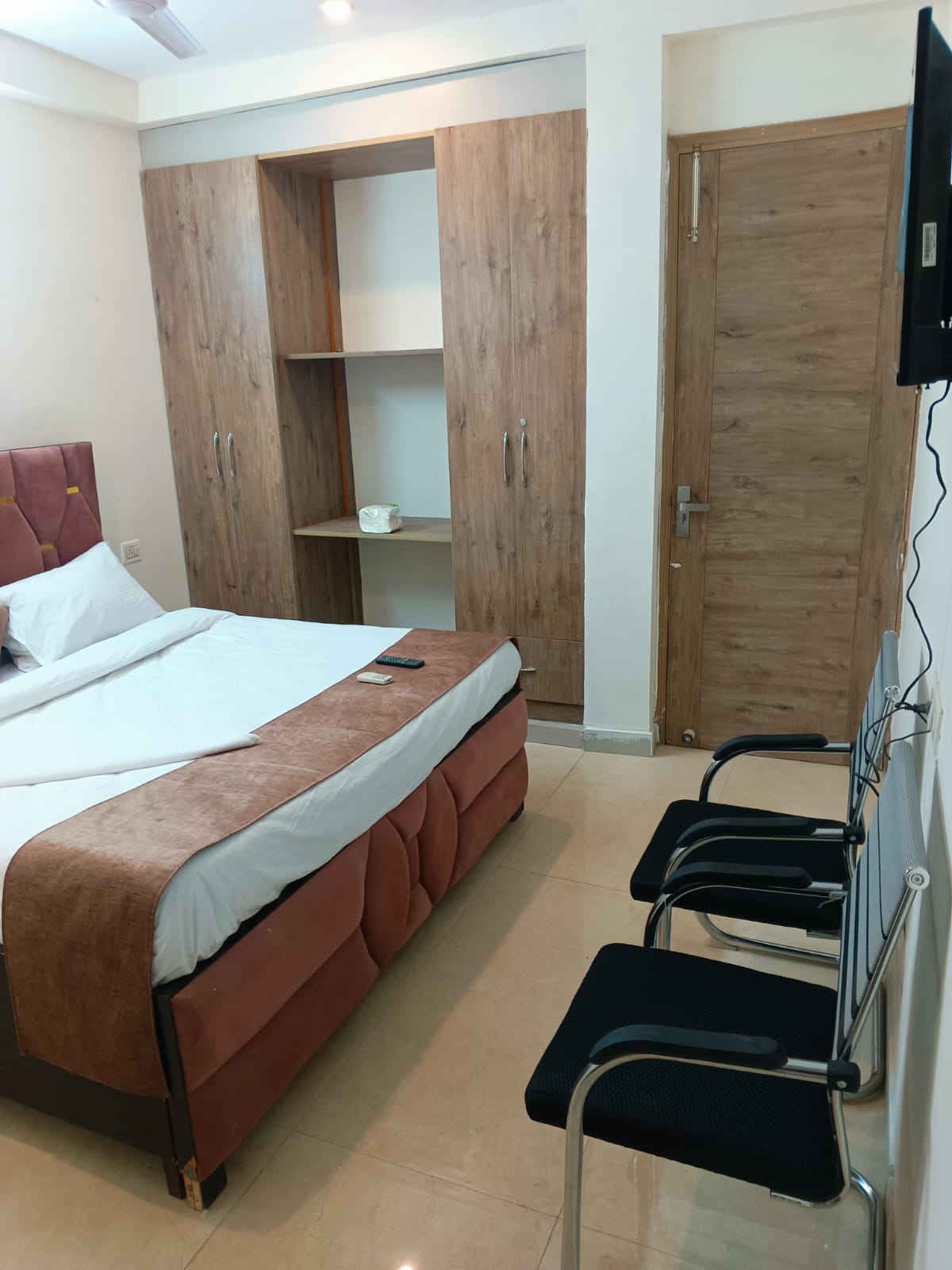 Soooper Hotel - Tap to explore photos