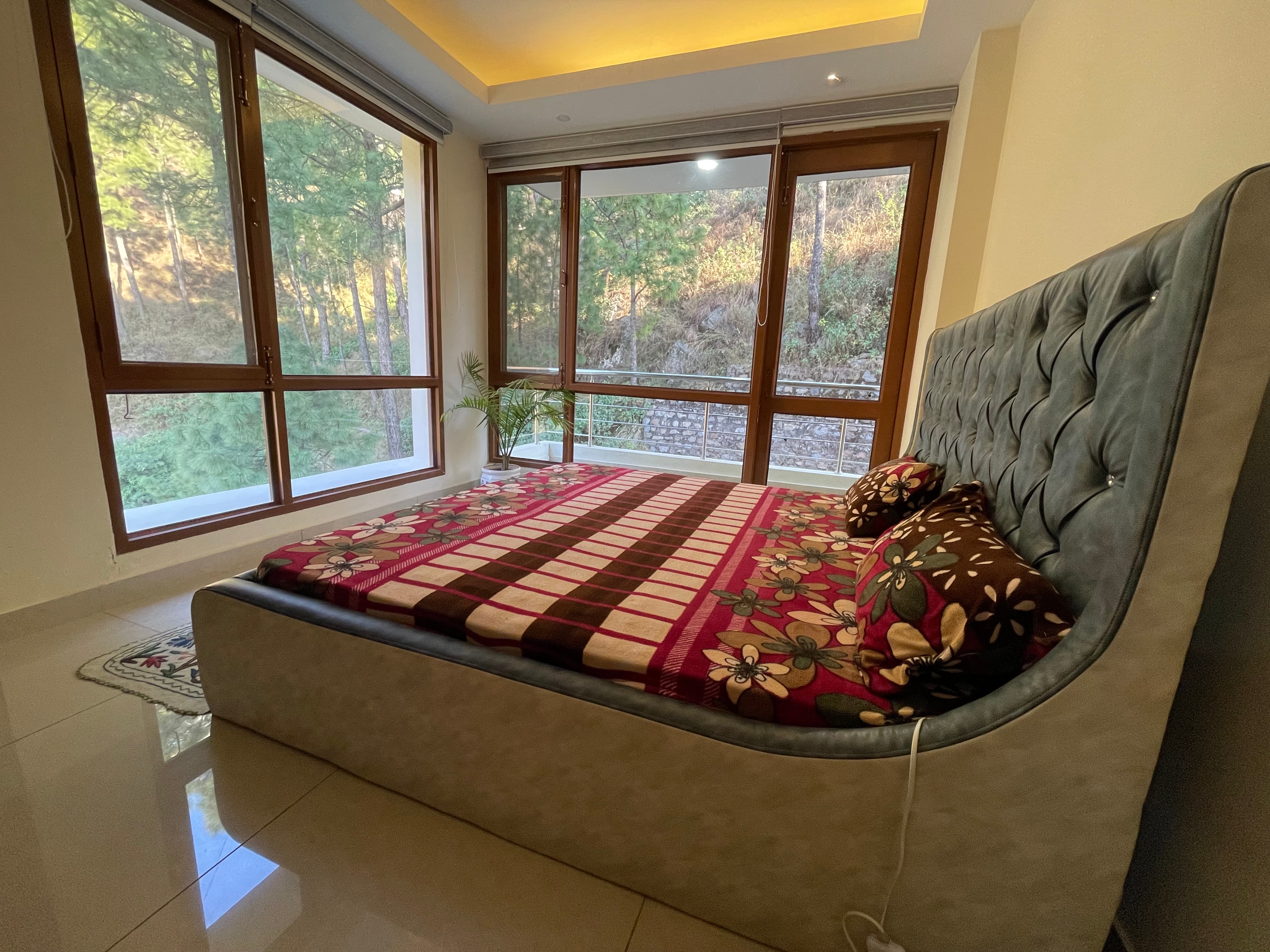 The Woods Barog |Entire 2 BHK Homestay - Tap to explore photos