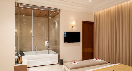 HOTEL CROWN PALAZZO Room Type - The Palazzo Bliss Suite With Jacuzzi