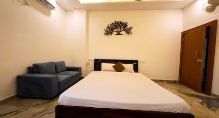 Hotel Shiv Palace Room Type - 1 Bedroom Suite with Jacuzzi Hotel Shiv Palace Room Type - 1 Bedroom Suite with Jacuzzi