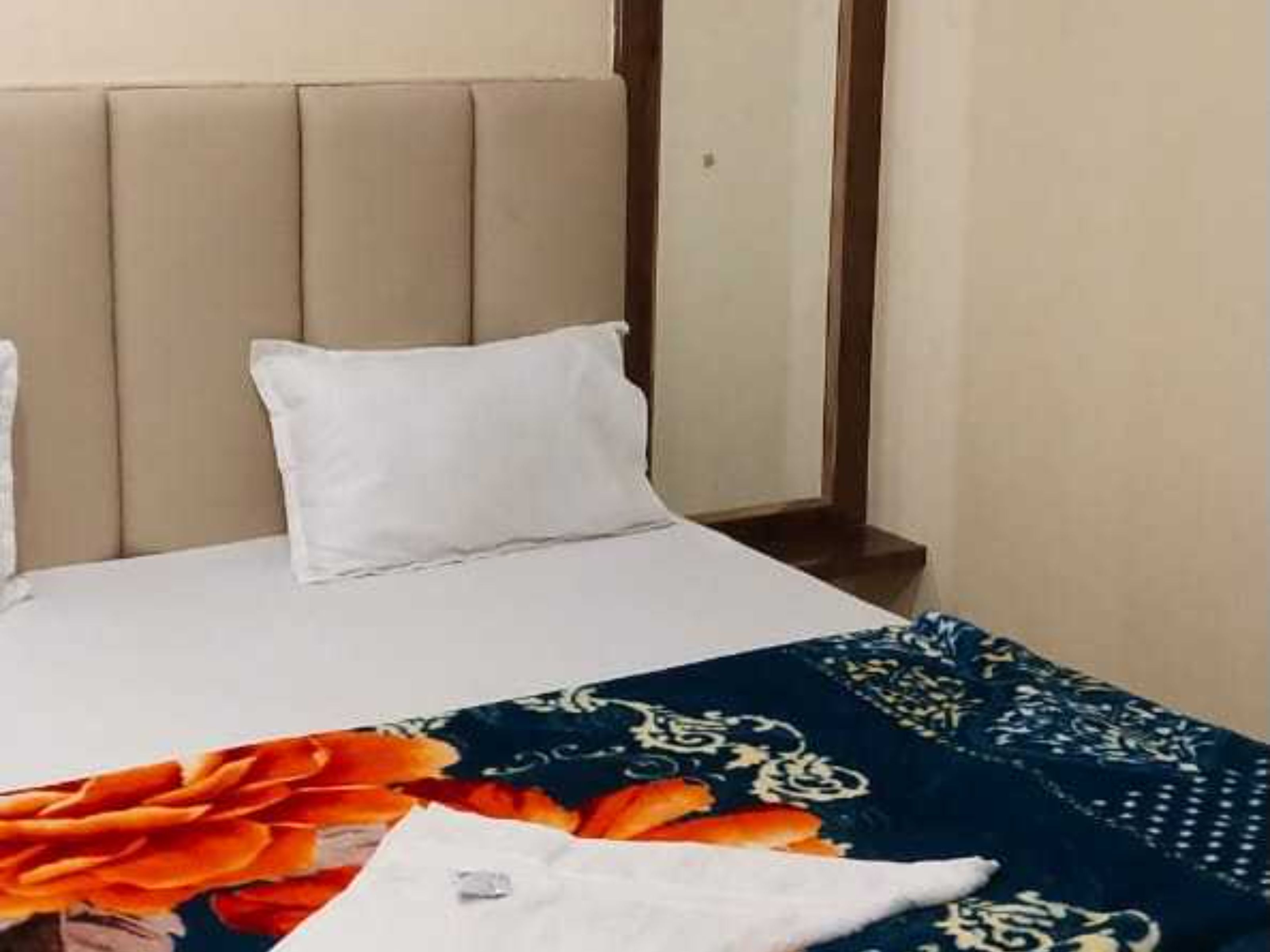 Collection O Trimurti - Tap to explore photos