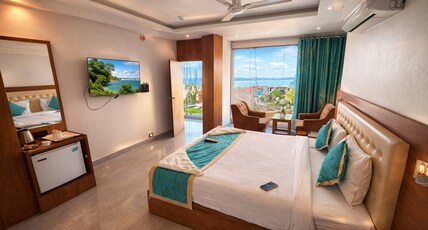 HOTEL DE PEBBLES Room Type - Deluxe Sea View Room