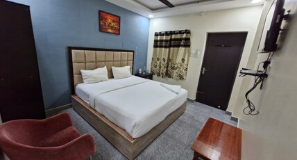 Redstone Service Apartment Nungambakkam Room Type - Deluxe Room