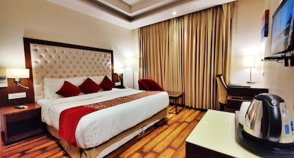 Royale Retreat & Spa near Mall Road Room Type - Deluxe Room - City View Royale Retreat & Spa near Mall Road Room Type - Deluxe Room - City View