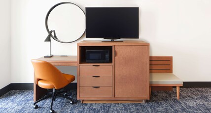 River's Edge Hotel Portland, Tapestry Collection by Hilton Room Type - 1 KING BED