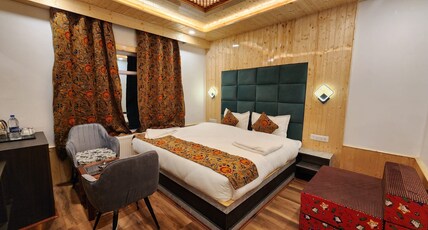 The Cedar Room Type - Premium Room