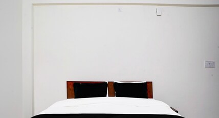 Hotel O MAZENTA PALACE Room Type - Classic
