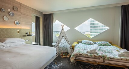 Hilton Amsterdam Airport Schiphol Room Type - KING FAMILY ROOM