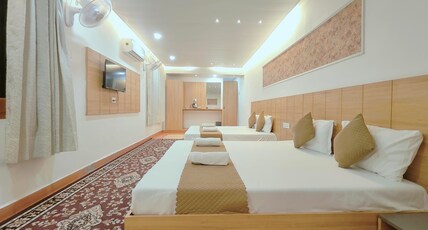 Golden Oak - 5min walk from Golden Temple Room Type - AC Superior Family Room