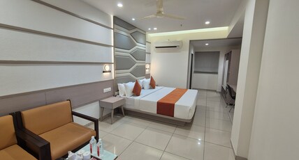 Hotel Ashray Inn Express Room Type - Executive King Room with Airport Transfer