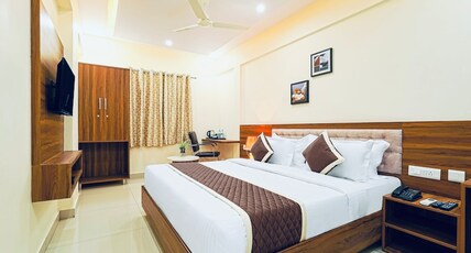 The Golden Tower Near Delhi Airport Room Type - Superior Deluxe Room