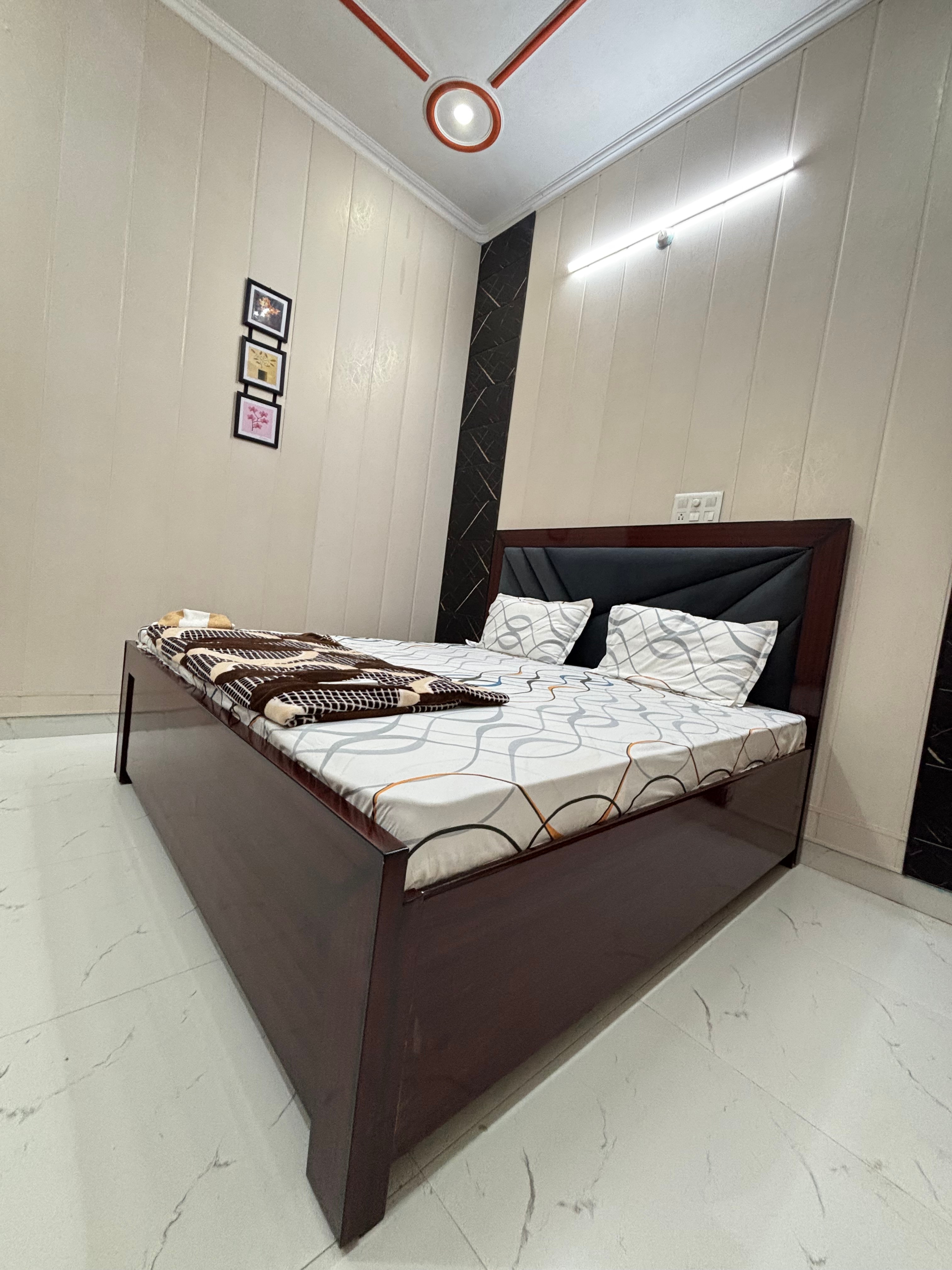 Private room by Tulsi Homestay - Tap to explore photos