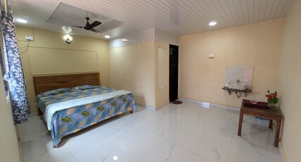 Swami Holiday Inn Room Type - Room no 4