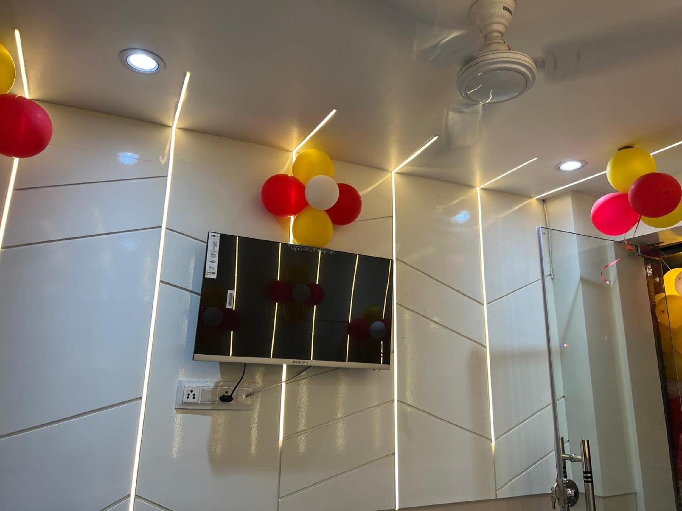 Hotel Good Night - Tap to explore photos