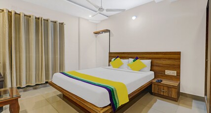 Itsy Hotels Vijaya Comforts, With Bar & Restaurant Room Type - Deluxe Family Room