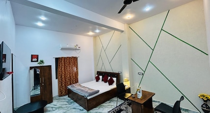 JK 06 Residency & Restaurant Room Type - Deluxe Room with Hill View King Bed JK 06 Residency & Restaurant Room Type - Deluxe Room with Hill View King Bed