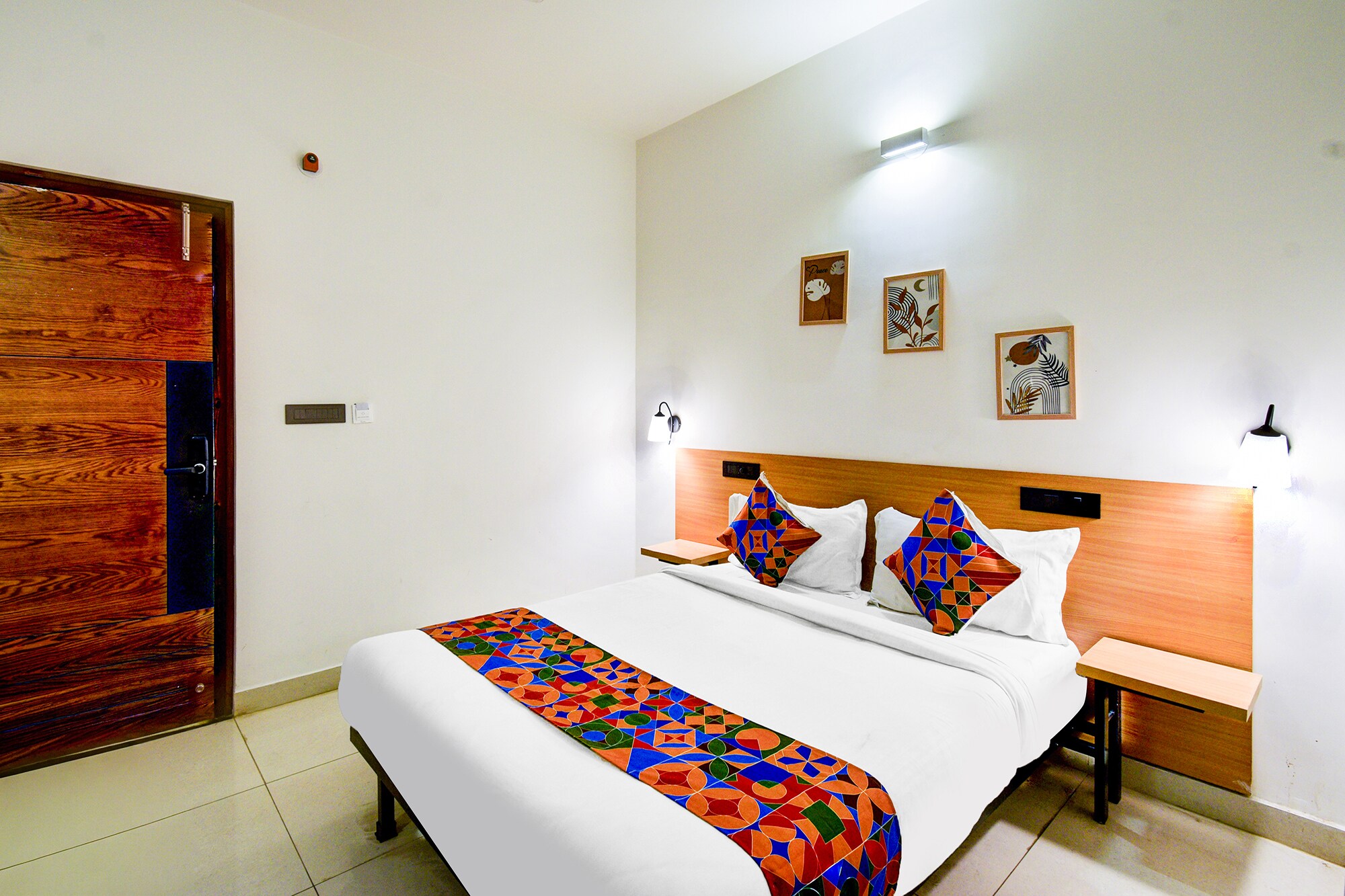 FabHotel Casa Grand - Miyapur Allwyn X Road, Miyapur - Tap to explore photos