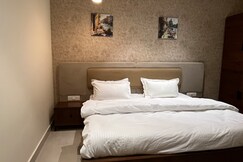 Hill Nest Mountain View Apartments 304