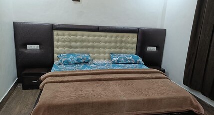 THE GLADE MANOR HOME STAY Room Type - ROOM 06