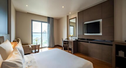 The Malibu Hotel Room Type - Premier King Room