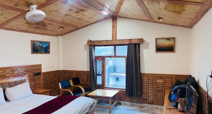 Hotel CM Palace - Pure Vegetarian Room Type - King Suite Spacious Room Top Floor Hotel CM Palace - Pure Vegetarian Room Type - King Suite Spacious Room Top Floor