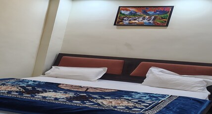 SHIVHARE PALACE INN CHITRAKOOT Room Type - Bedroom 1