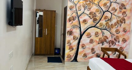 Apple Tower Stay Room Type - Deluxe King Bed Room with Garden View