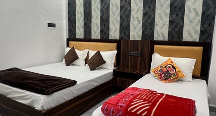 Sri Kanak Bihari Homestay Room Type - Alias Super Deluxe Tripple Bedroom