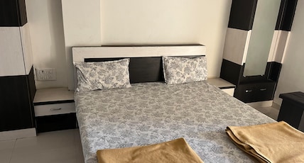 Shreeji Sadan Dilen Guest House Room Type - Deluxe Room