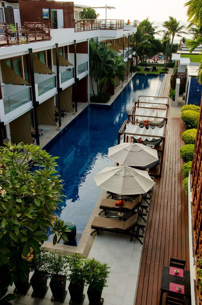 La Flora Resort Patong - Tap to explore photos