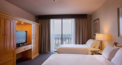 DoubleTree Suites by Hilton Hotel McAllen Room Type - 2BDRMS 1KG 2DBL LRG STE NS