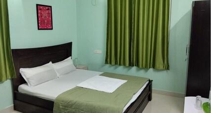 Mossy Retreat | 8 Mins Drive To SUM Hospital Room Type - Lime Light by Mossy Retreat