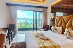 The Harriet Sea View | Where The Mountains Beckon