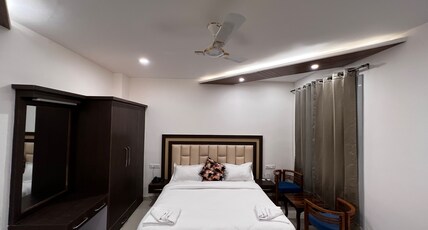 HOTEL HIMALYAN HERITAGE RESTAURENT & BANQUET HALL Room Type - SUPER DELUXE ROOM
