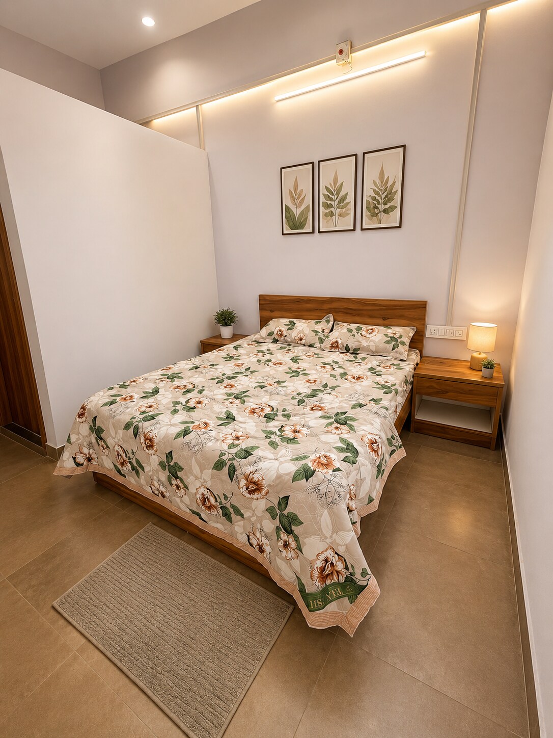 Mahadev Guest House - Tap to explore photos